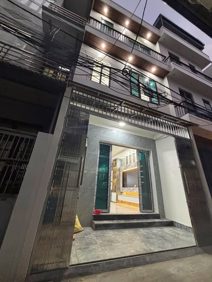 Nhà 3 tầng Phường Bãi Cháy 50m² giá 2.35 tỷ - Sẵn sàng vào ở ngay!