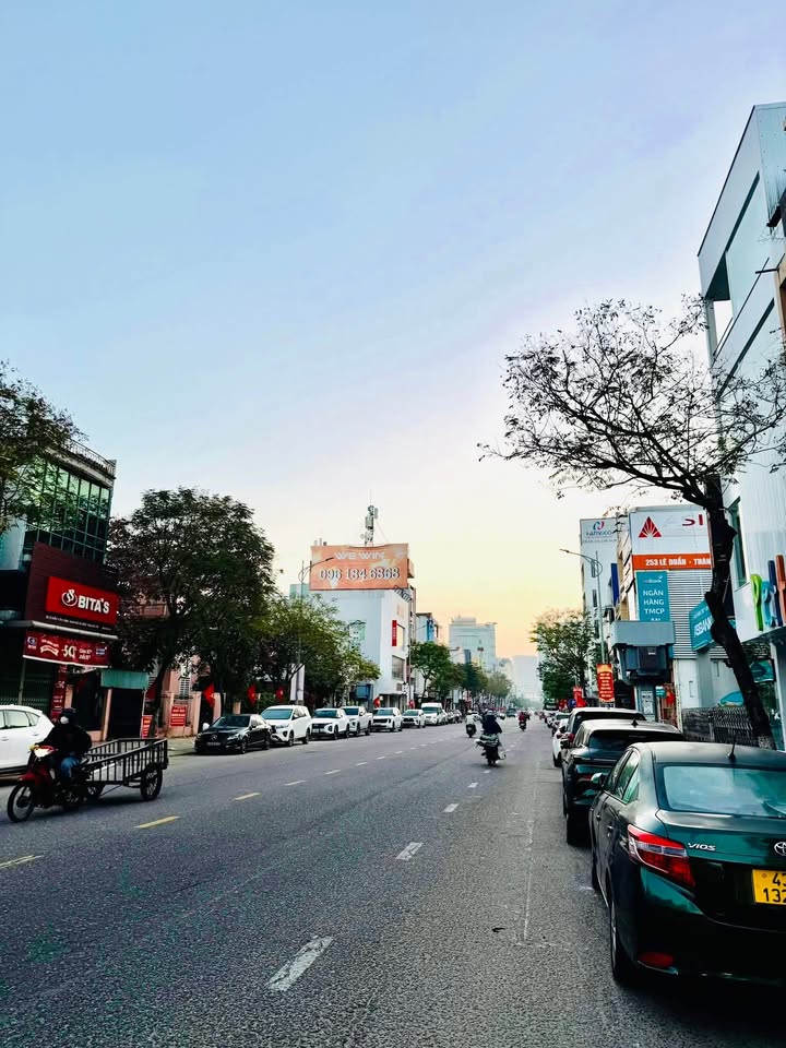 Nhà sân vườn 3 tầng tại Kiệt Lê Duẩn, Đà Nẵng 120m² giá 6.5 tỷ - Đầu tư sinh lời ngay!