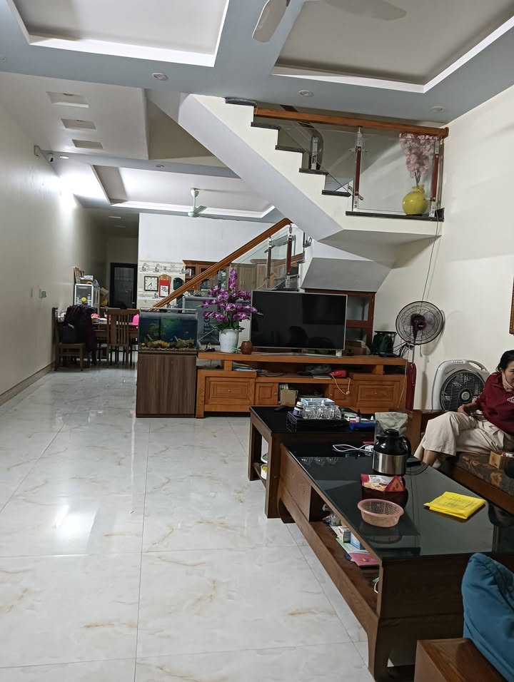 Nhà 3 tầng 6 phòng tại Quảng Châu, Sầm Sơn - Giá chỉ 2 tỷ, mới xây 3 năm!