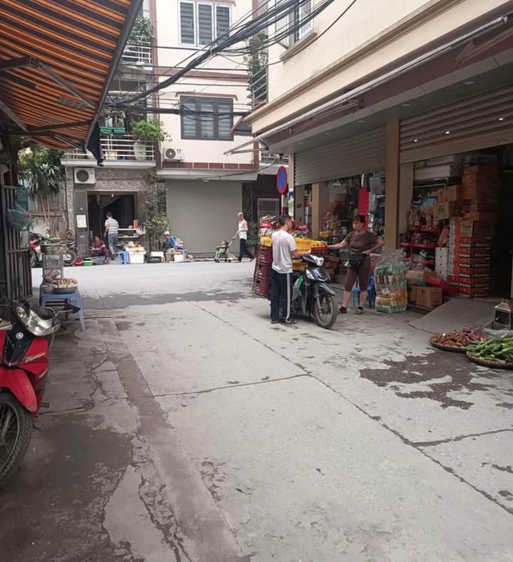 FrontHouse tại Cát Linh, Đống Đa 50m² giá 12 tỷ - Kinh doanh tuyệt vời!