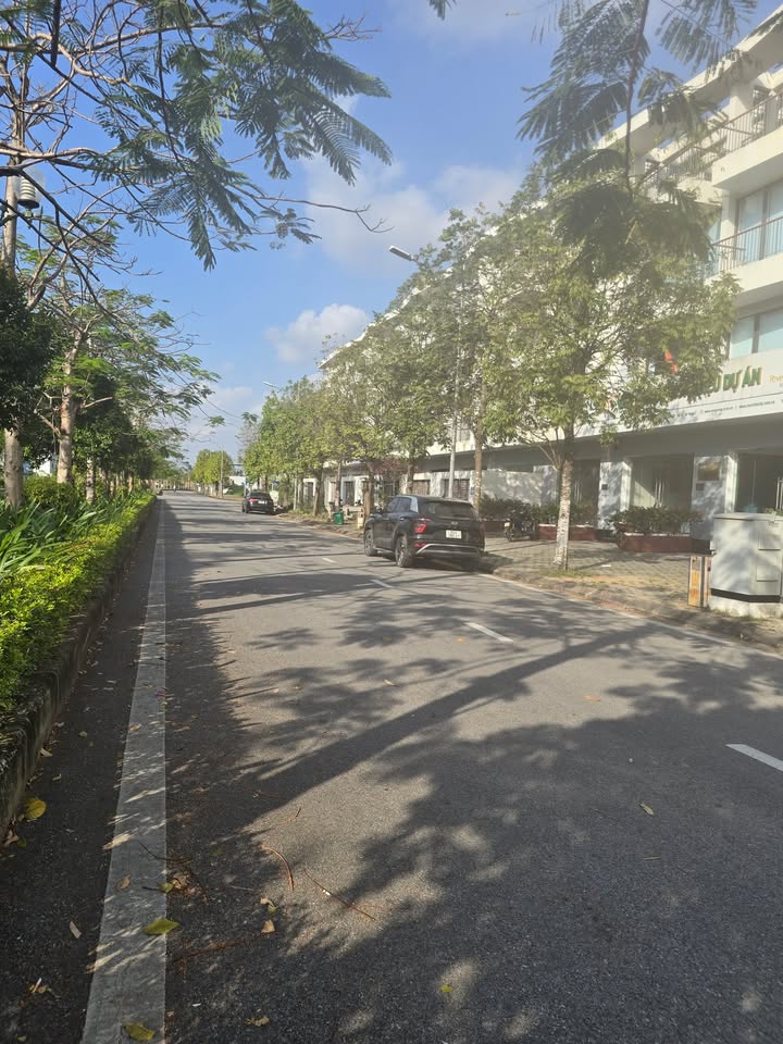 Đất mặt đường 30m CEO 2 giá thỏa thuận - Hướng Tây tứ trạch