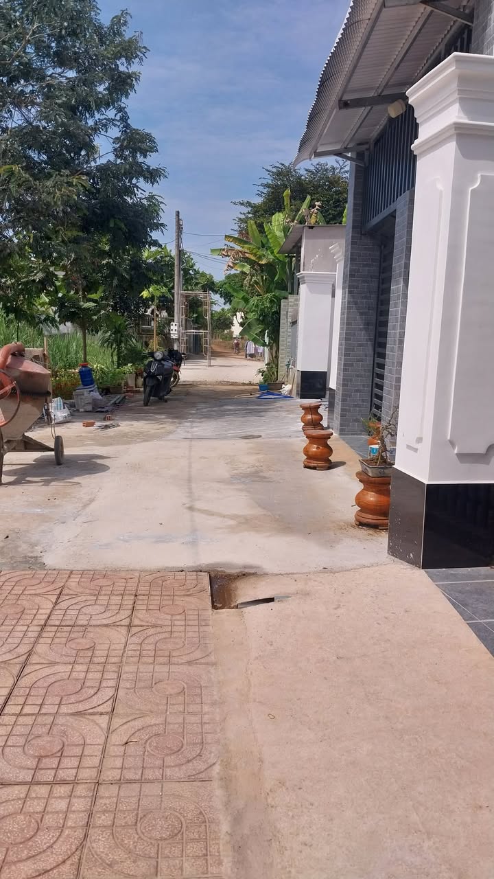 Nhà Hưng Long Hưng Thịnh Đồng Nai 100m² giá 1.35 tỷ - Sẵn sàng vào ở ngay!