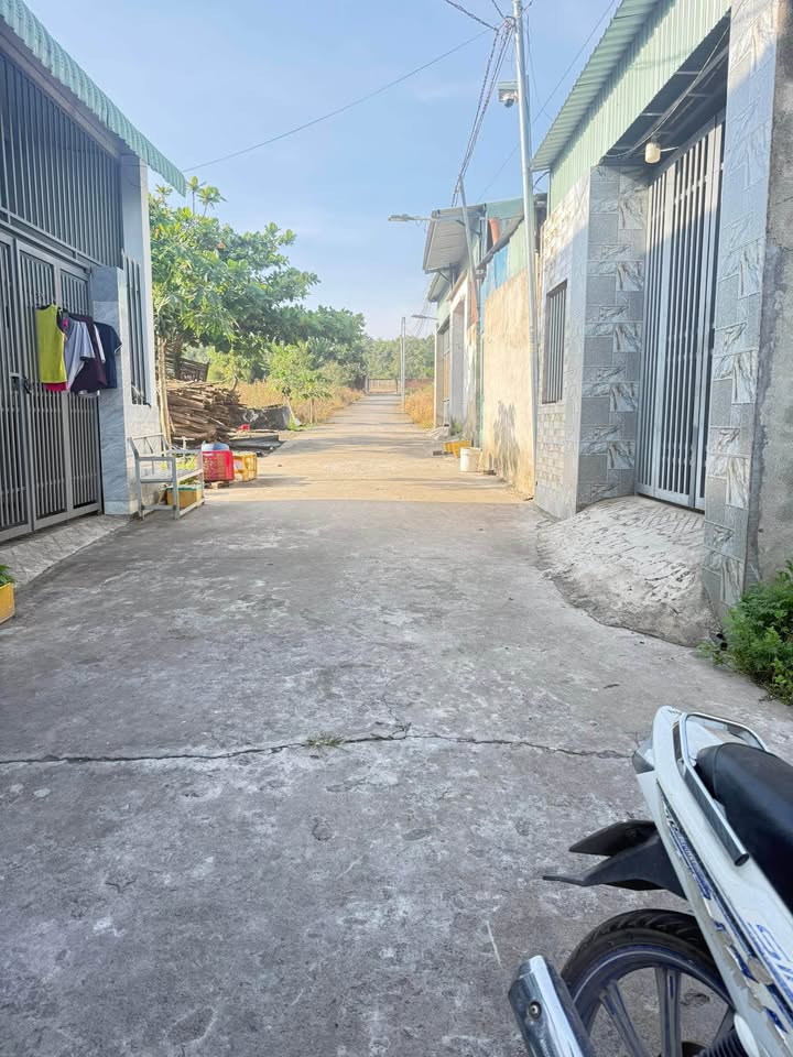 Đất nền Phú Sơn 100m² giá chỉ 300 triệu - Cần bán gấp!