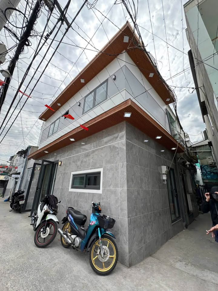 Nhà góc 2 mặt tiền Quận 7 giá 4.65 tỷ - Sẵn sàng vào ở ngay!