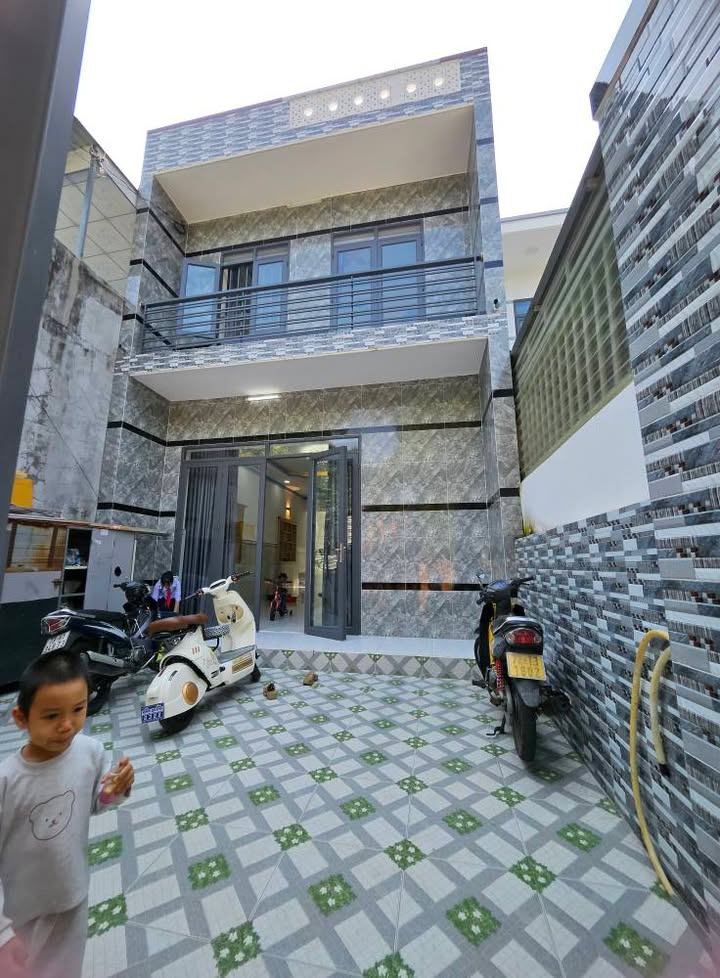 Nhà 1 trệt 1 lầu tại xã Long Điền, giá 2.28 tỷ - Dân cư đông đúc!