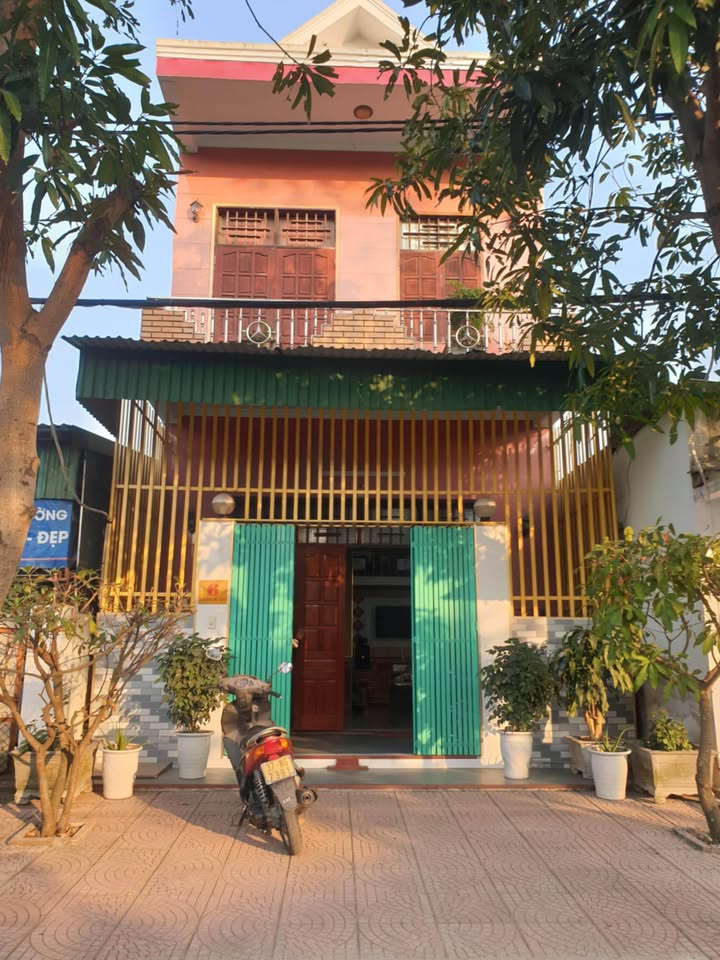 Bán nhà mặt đường Hoàng Thị Loan, Trà Vinh 71m² giá 11 tỷ - Sẵn sàng vào ở ngay!