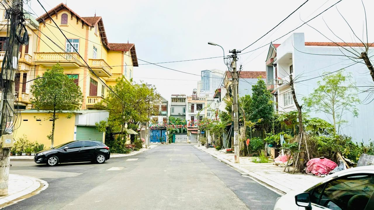 Bán lô FrontHouse đường Bùi Xuân Trạch - Liên Bảo - Vĩnh Yên 113m² giá 5 tỷ - Vị trí đắc địa với nhiều tiện ích!