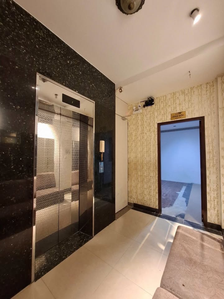 Chính chủ bán gấp toà nhà CHDV 7 tầng mặt tiền chợ Vải Phú Thọ Hòa, 148m² giá 26.7 tỷ - Đầu tư sinh lời cao!