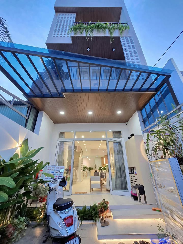 Nhà 3 tầng Hội Nghĩa 85m² giá 2 tỷ - Thiết kế hiện đại, sân vườn xanh mát!