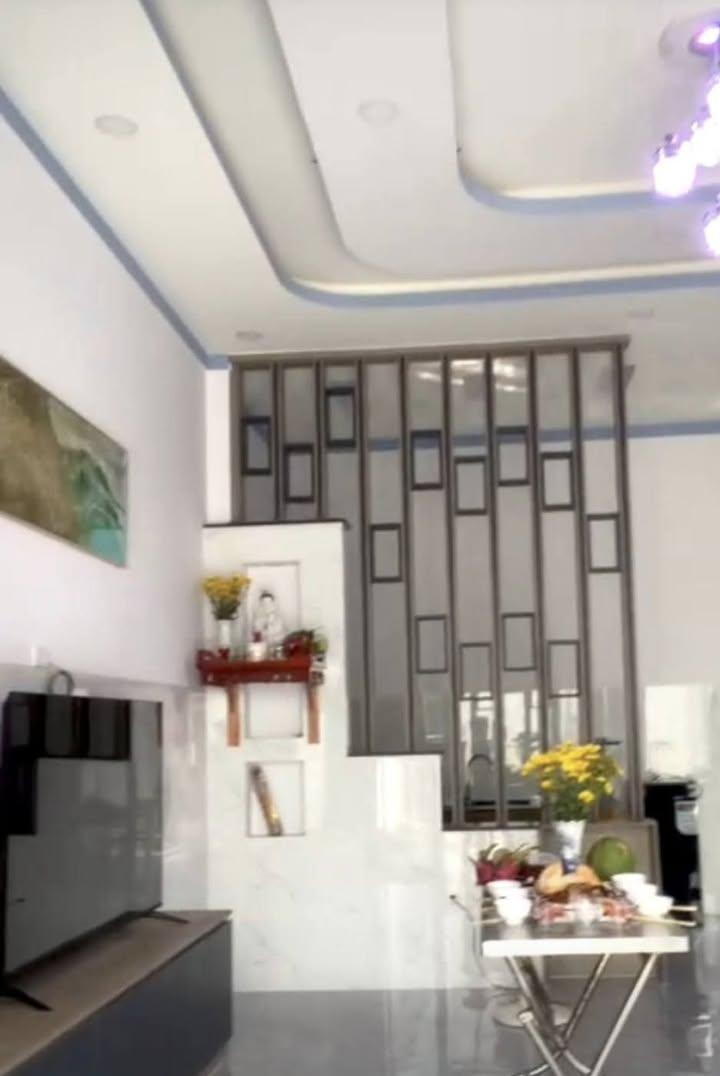 Nhà mặt tiền đường Nguyễn Văn Nhâm, Bến Lức, 225m² giá 6.5 tỷ - Thiết kế sang trọng, kinh doanh thuận lợi!