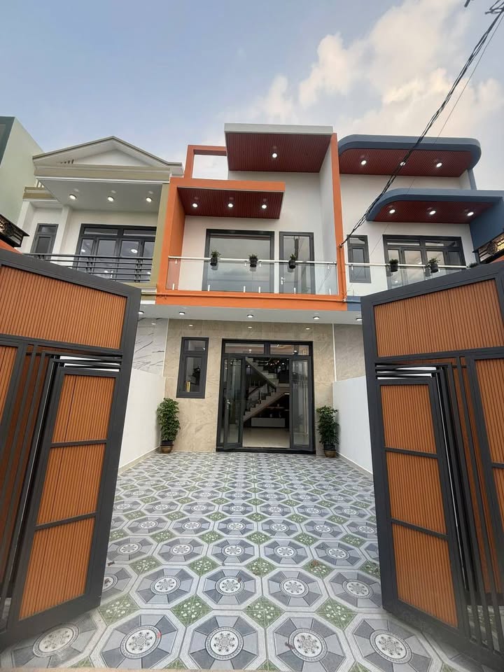 Nhà phố 2 tầng tại Ấp 5, Xã Phước Vân, 114m² giá 2,3 tỷ - Nhà mới vào ở ngay!