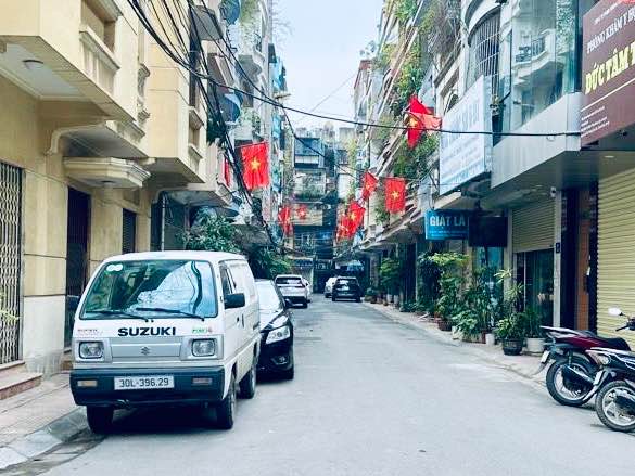 Nhà mặt phố Hoàng Quốc Việt, Cầu Giấy, 58m² giá 12 tỷ - Kinh doanh sầm uất!