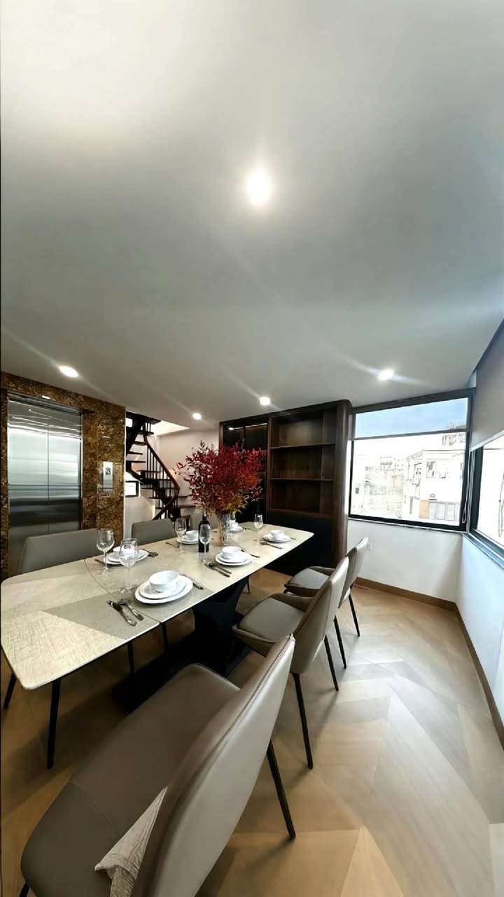 Nhà 6 tầng Ngõ Quỳnh, Thanh Nhàn 30m² giá 9 tỷ - Thang máy tiện lợi!