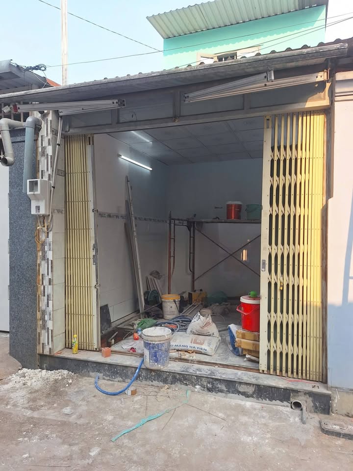 Nhà Hóc Môn 32m² giá 1.1 tỷ - Sổ hồng chính chủ, vị trí thuận lợi!