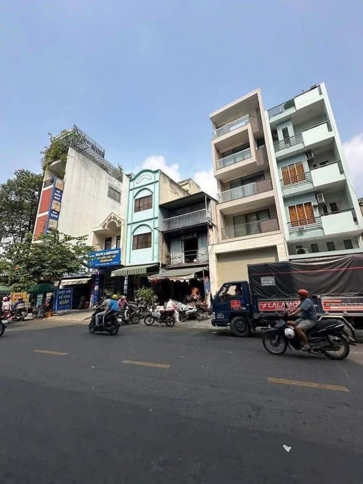 Bán nhà mặt tiền Trần Quý, Quận 11, 111m² giá 33.5 tỷ - Đầu tư sinh lời!