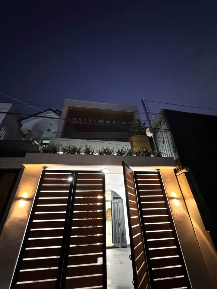 Nhà 1 trệt 1 lầu Tân Phong 92m² giá 4.2 tỷ - Sẵn sàng vào ở ngay!