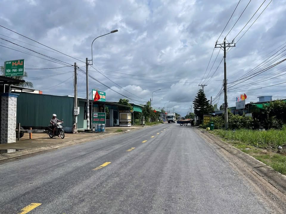 Đất nền Bến Lức 1000m² giá 5.2 tỷ - Sổ hồng chính chủ, đầu tư sinh lời!