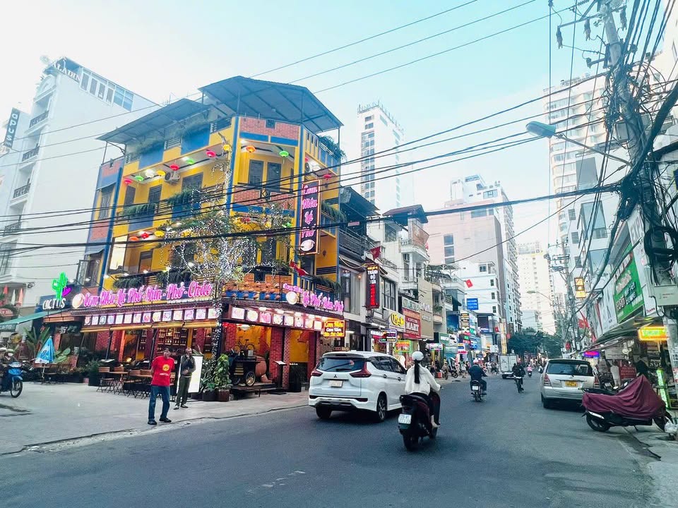 Nhà FrontHouse 75m² đường Hùng Vương Nha Trang giá 29.25 tỷ - Cần bán gấp!