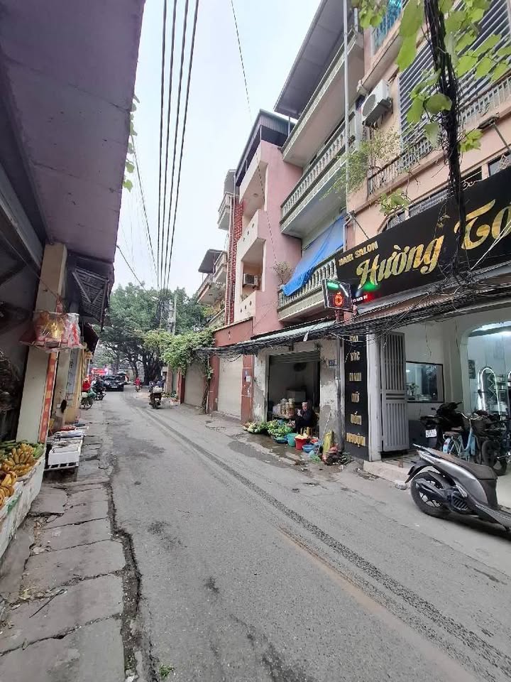 Nhà riêng Lĩnh Nam 33m² giá 6.7 tỷ - Chính chủ cần bán gấp!