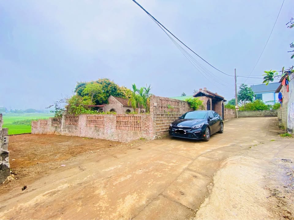 Đất thổ cư mặt tiền 10m tại Đông Yên - Quốc Oai, 150m² giá 1.5 tỷ - Cơ hội đầu tư hấp dẫn!