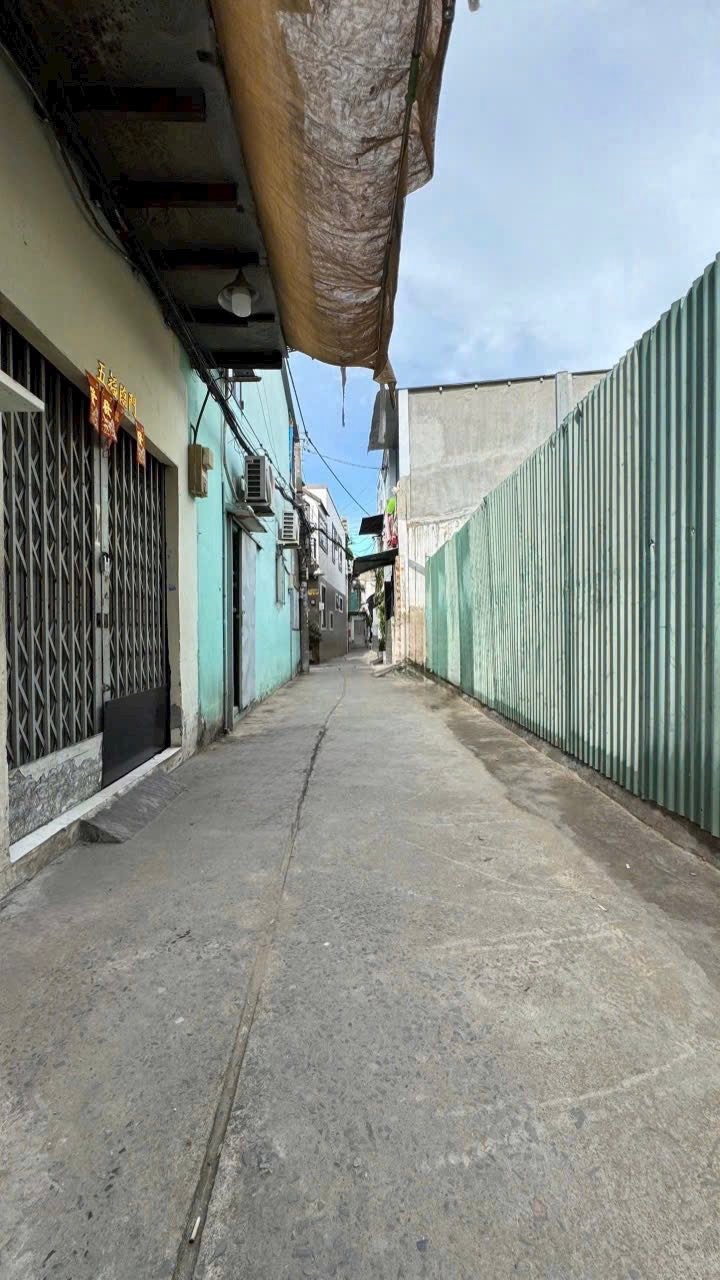 Lô đất 64m² tại Quận 11 giá 6.6 tỷ - Vị trí đắc địa, xây dựng ngay!