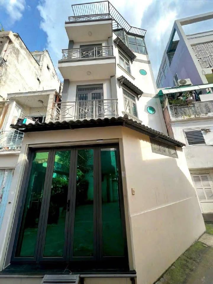 Nhà góc 2 mặt tiền hẻm Cách Mạng Tháng 8, Quận 3 - 36m² giá 8.5 tỷ - Đầu tư sinh lời!