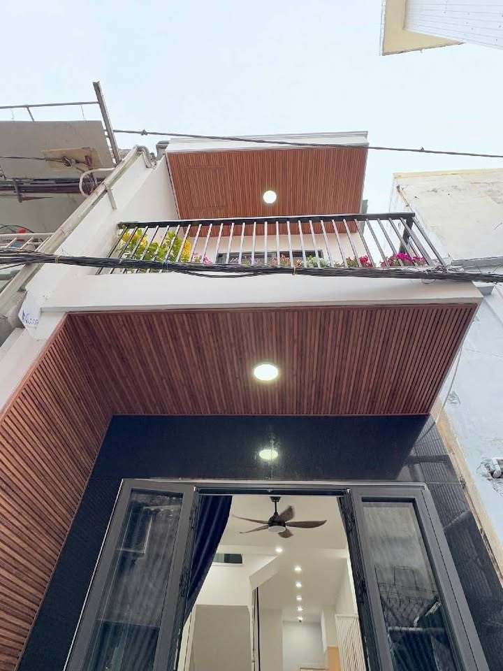 Nhà 2 Tầng Kiệt Trưng Nữ Vương, Hải Châu, 35.7m² - Full nội thất, sẵn sàng ở ngay!