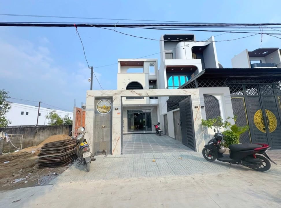 Nhà 4 phòng ngủ tại Khu công nghiệp Cầu Tràm 247m² giá 4,86 tỷ - Chính chủ cần bán gấp!