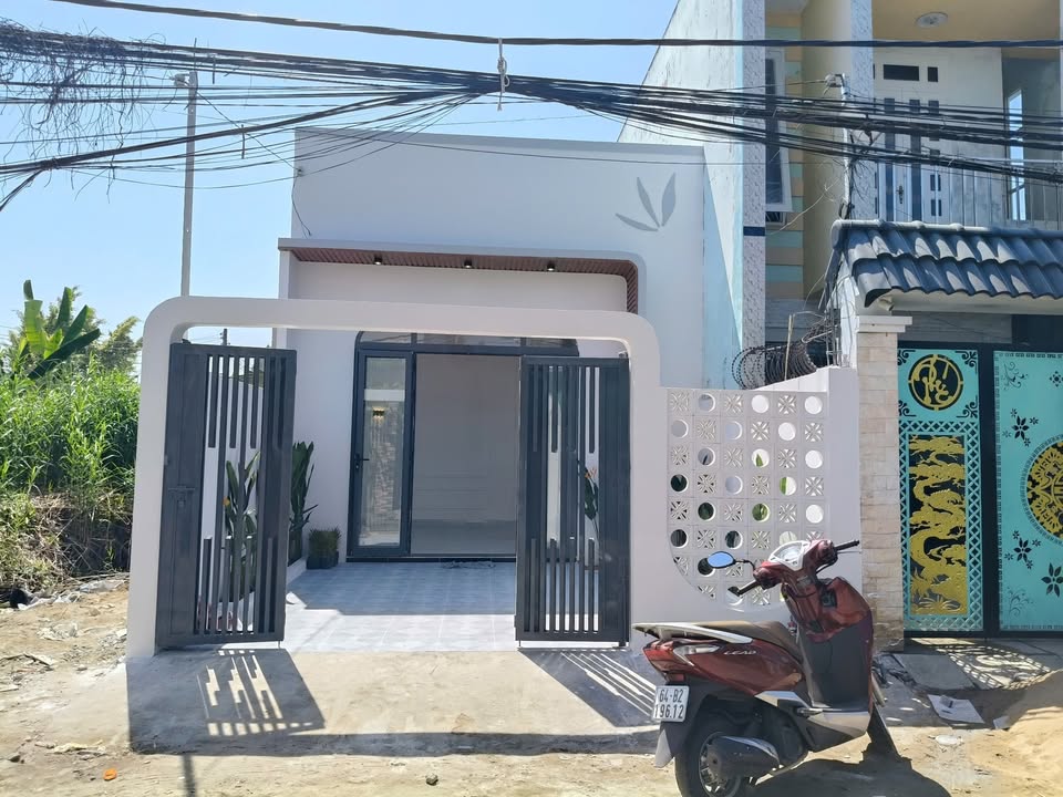 Nhà cấp 4 tại Phường Tân Hạnh, 120m² giá 1.89 tỷ - Sân đậu ô tô trong nhà