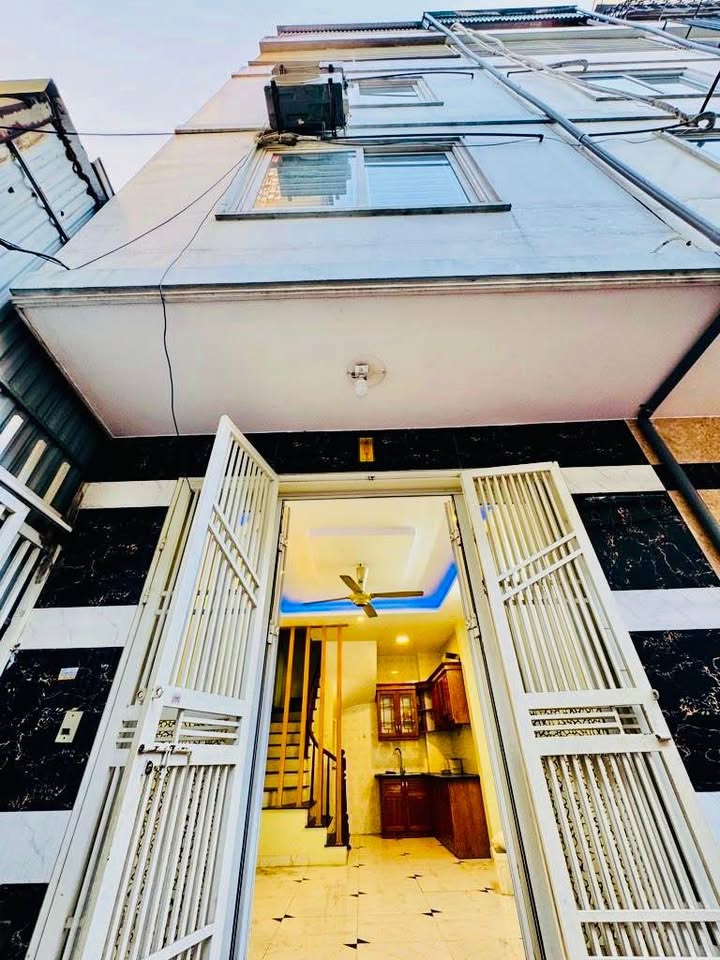 Nhà riêng Tam Trinh 34m² giá 6 tỷ - Chỗ để ô tô và gần trường học