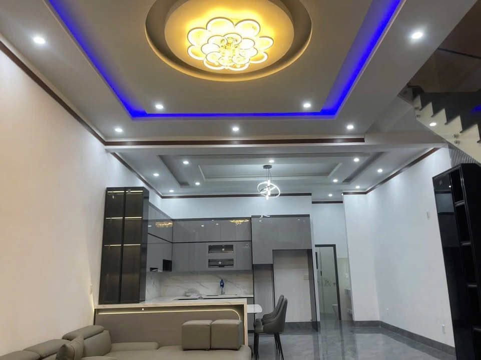 Nhà mặt tiền đường Hai Bà Trưng, Buôn Hồ 114m² giá 5.5 tỷ - Thiết kế hiện đại, tiện kinh doanh!