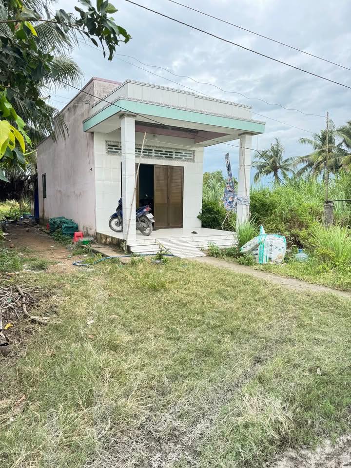 Nhà cấp 4 mặt tiền đường Đá Xanh, 216m² giá 500 triệu - Thoáng mát, ô tô vào tận nhà!