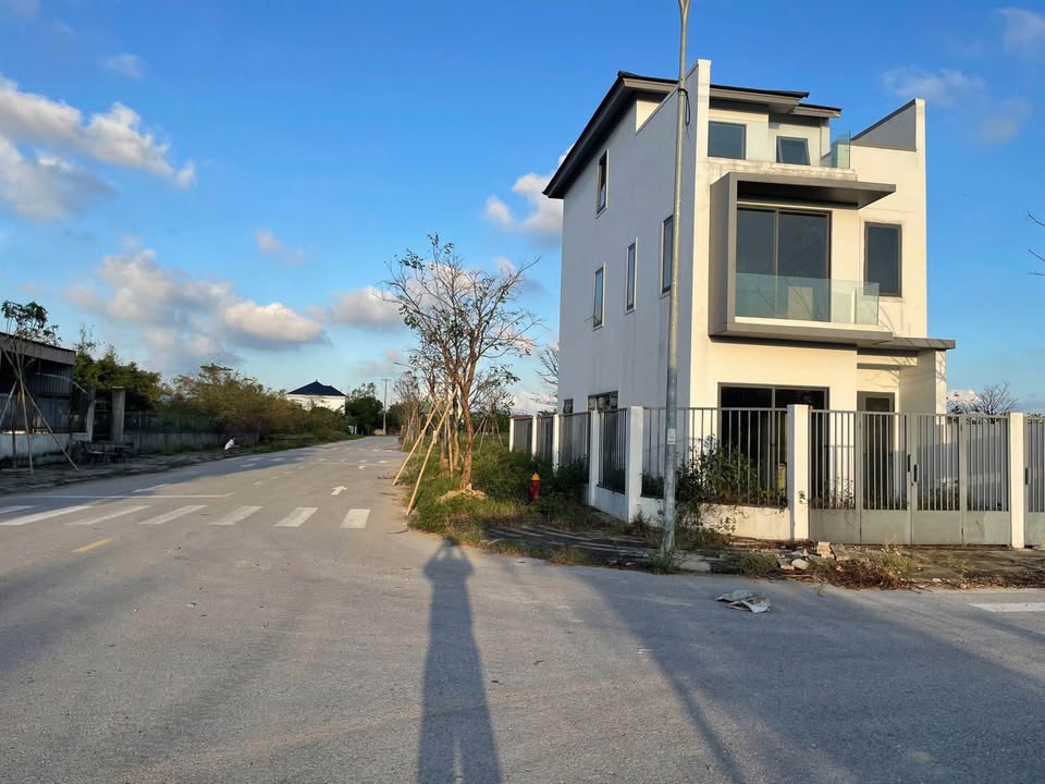 Nhà 3 tầng tại Thành Phố Vinh 93.5m² giá 3 tỷ - Thiết kế hiện đại, sẵn sàng vào ở!