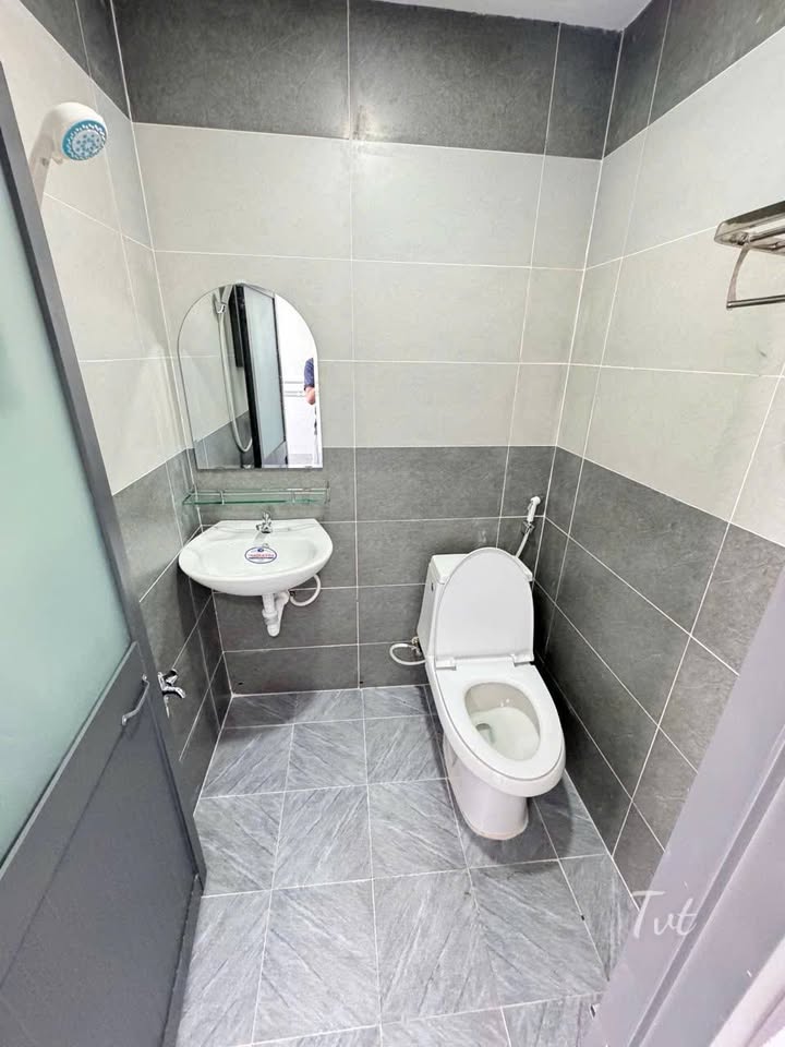 Phòng trọ mới xây đường Hoàng Quốc Việt 26m² giá 2,8 triệu - Nội thất đầy đủ, sẵn sàng ở ngay!