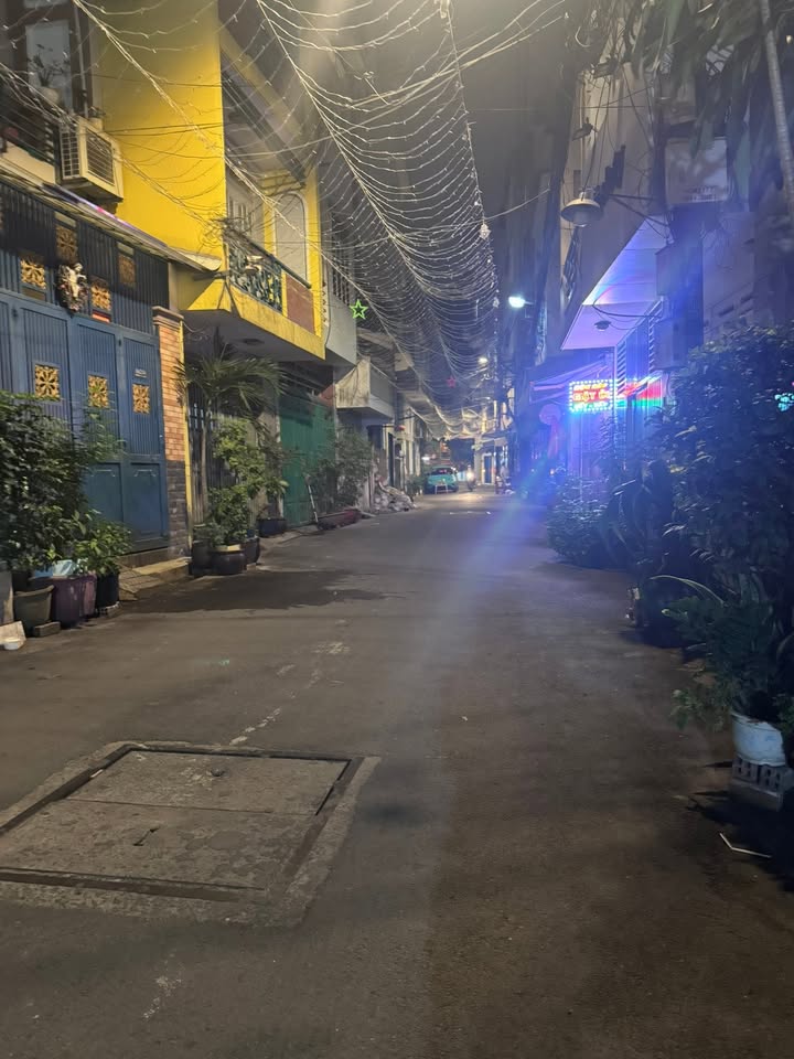 Nhà 3 Tầng Hẻm VF3 Đường Huỳnh Văn Bánh 92m² giá 12 tỷ - Sẵn sàng ở ngay!