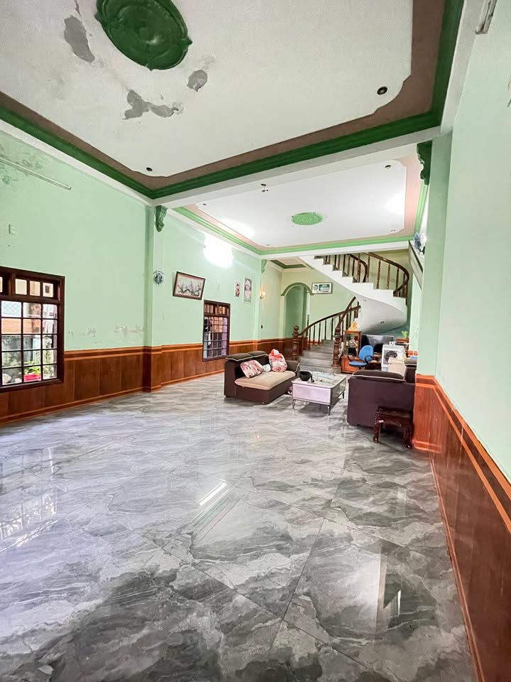 Nhà 2 tầng đường Trà Lộ, sát biển Tân Trà 180m² giá 13,7 tỷ - Cơ hội hiếm có!