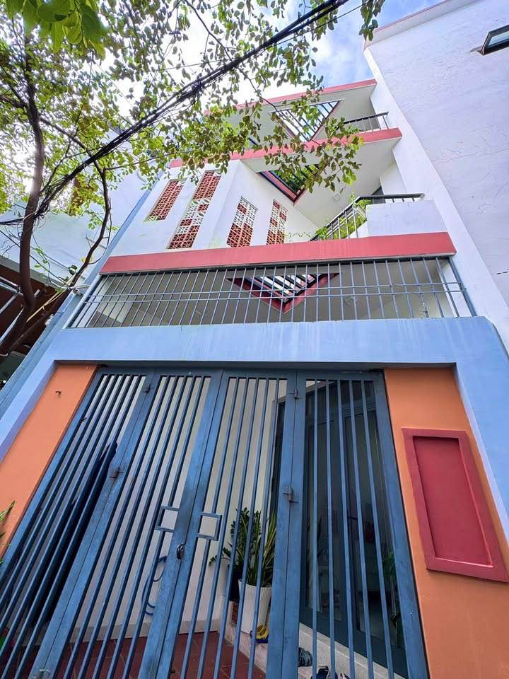 Nhà 3 tầng đẹp tại Nguyễn Văn Linh, Đà Nẵng - Giá chỉ 5.95 tỷ!