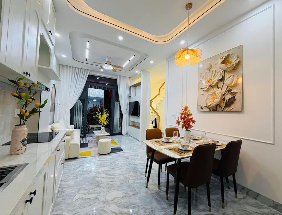 Nhà 2 tầng tại Hải Châu, 52m² giá 4 tỷ - Thiết kế hiện đại, vào ở ngay!