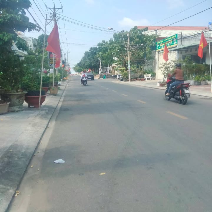 Nhà nghỉ đường Hoàng Văn Thụ, Phường Châu Phú B, An Giang 150m² - Đầu tư sinh lời ngay!