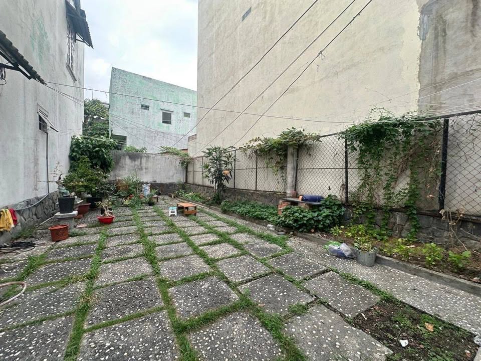 Nhà Hóc Môn 158m² giá 5.5 tỷ - Hẻm xe hơi thông thoáng, gần chợ Vạn Hạnh!