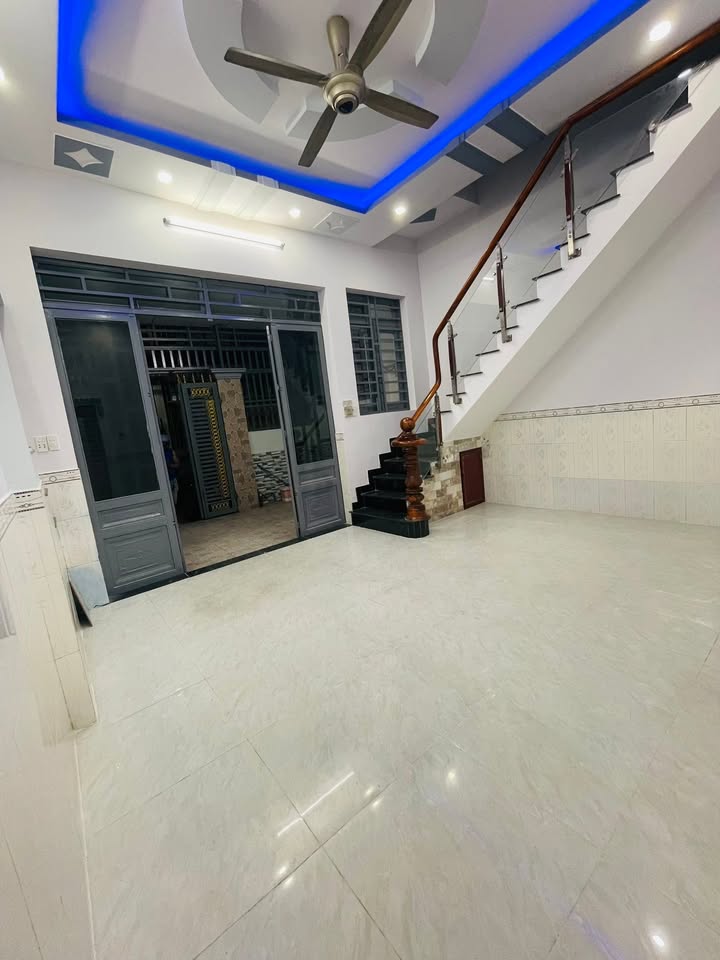 Nhà riêng Hóc Môn 65m² giá 3.8 tỷ - Sổ hồng chính chủ, tiện nghi đầy đủ!