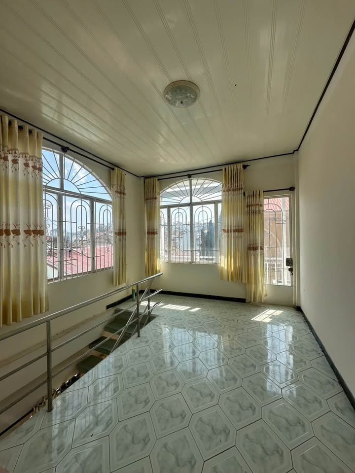 Nhà Đà Lạt 93m² giá 4.5 tỷ - Sổ riêng, xây kiên cố, gần chợ