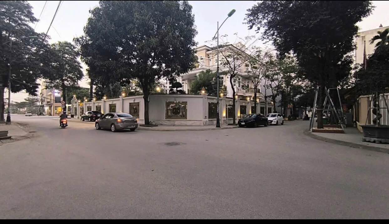 Nhà phố Picenza 1 Thái Nguyên 80m² giá 3 tỷ - Hướng Đông Nam, đường 12m