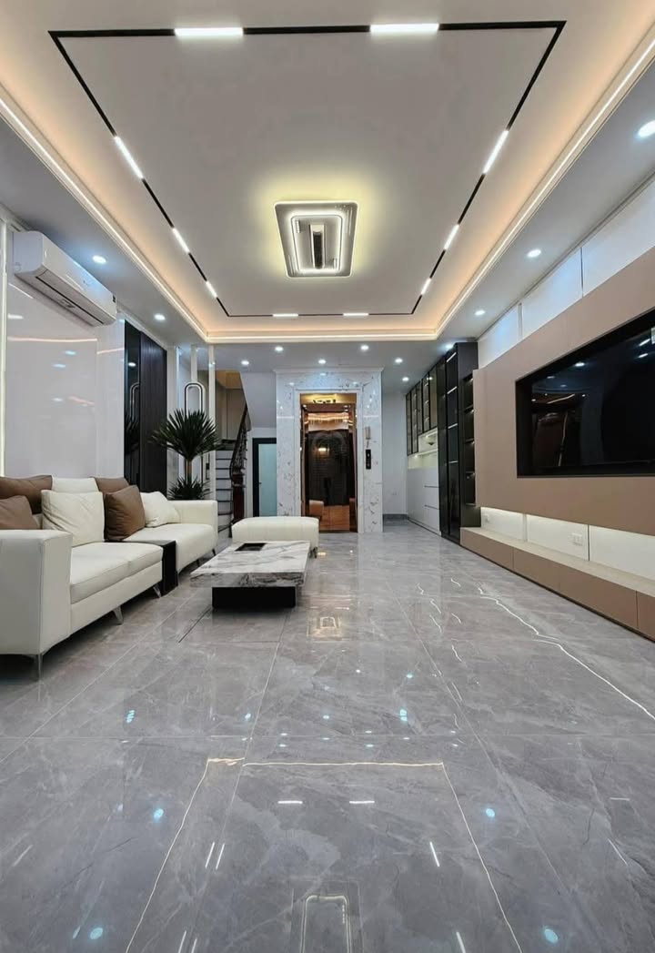 FrontHouse 7 tầng mặt phố Hoàn Kiếm 43m² giá 15.6 tỷ - Đầu tư kinh doanh tuyệt vời!