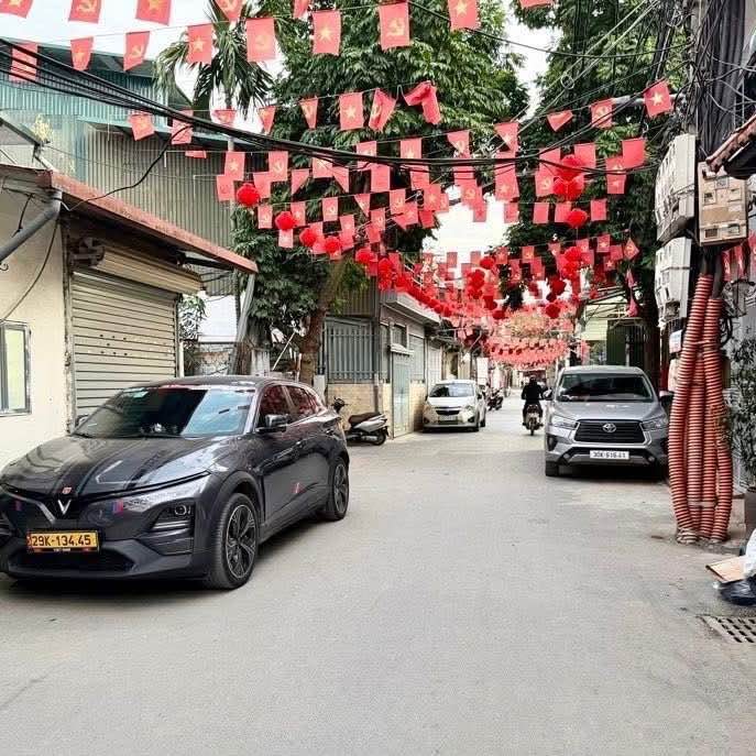 Nhà mới Ngoại Giao Đoàn Bắc Từ Liêm 33m² - Thang máy hiện đại, ngõ nông gần ô tô!