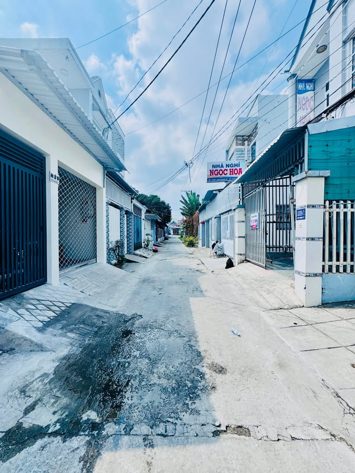 Nhà trệt lầu Trần Quang Khải, Rạch Giá 81m² giá 2.39 tỷ - Ô tô vào tận nhà!