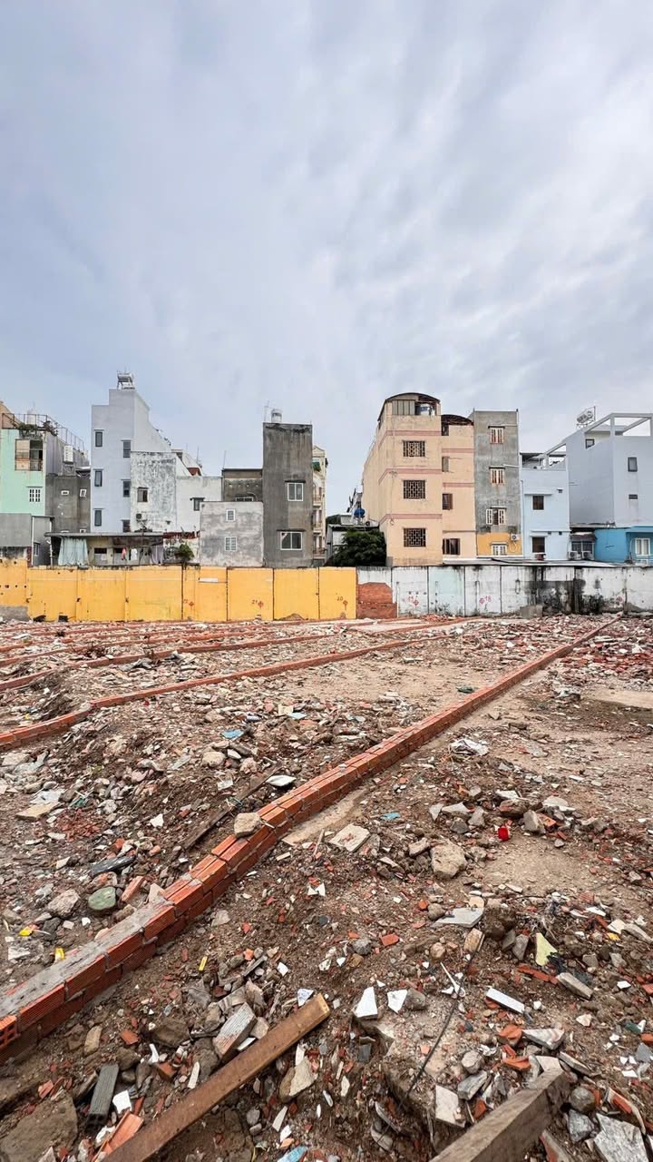 Đất nền Phường Hòa Bình, Quận 11, 111m² giá 10.5 tỷ - Tiện xây mới ngay vòng xoay Đầm Sen!