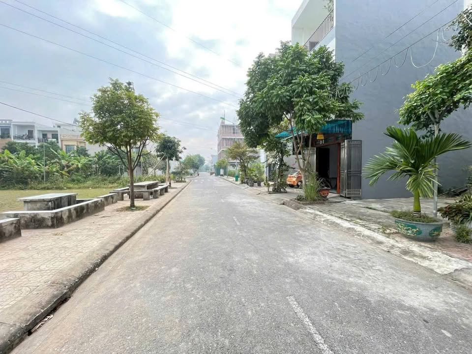 Đất nền đối diện sân bóng TĐC Phú Xuân Thái Bình 67,2m² giá 2.1 tỷ - Tiềm năng kinh doanh vượt trội!