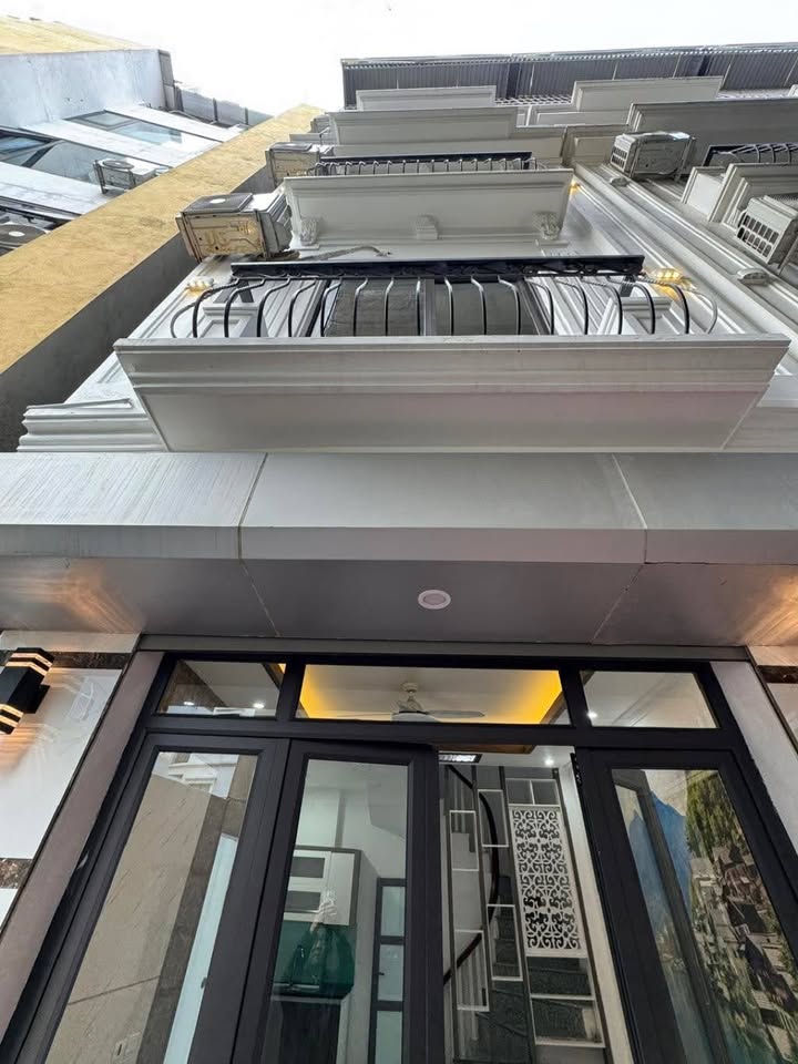 Nhà riêng phố Lĩnh Nam 32m² giá 6 tỷ - Sẵn sàng vào ở ngay!