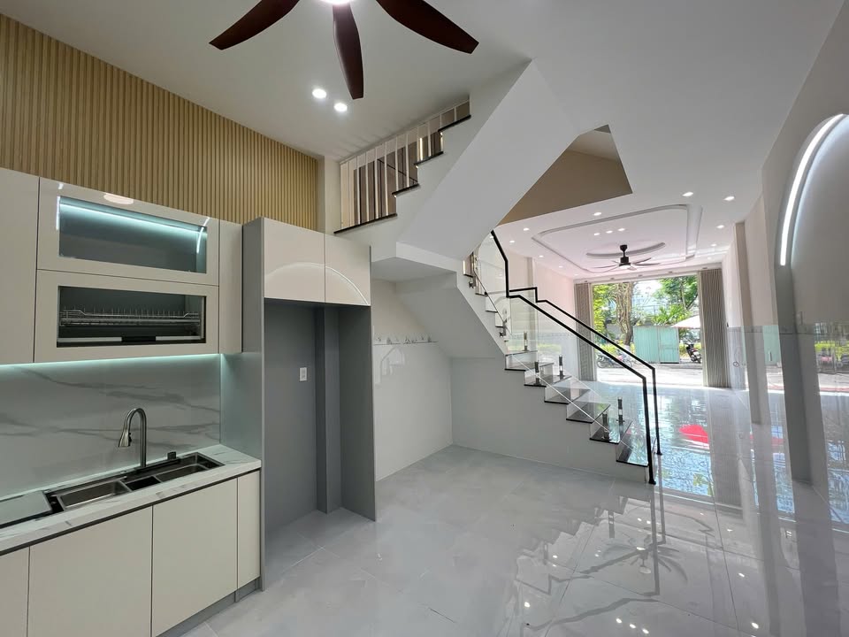 Nhà 3 tầng mặt tiền Lê Thanh Nghị, 80m² giá 6.55 tỷ - Vị trí đắc địa tại Quy Nhơn